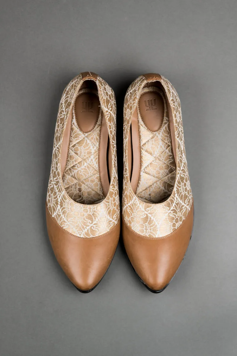 Ivory Brocade With Leather Detail Mojari